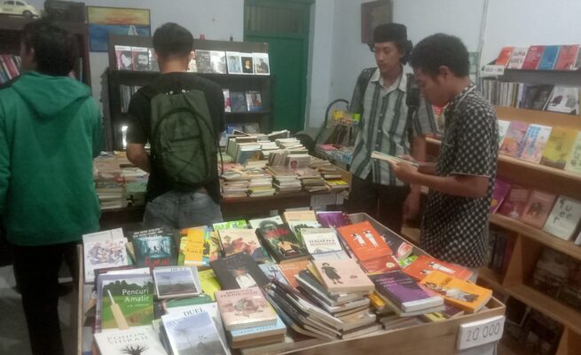 toko buku interaksi